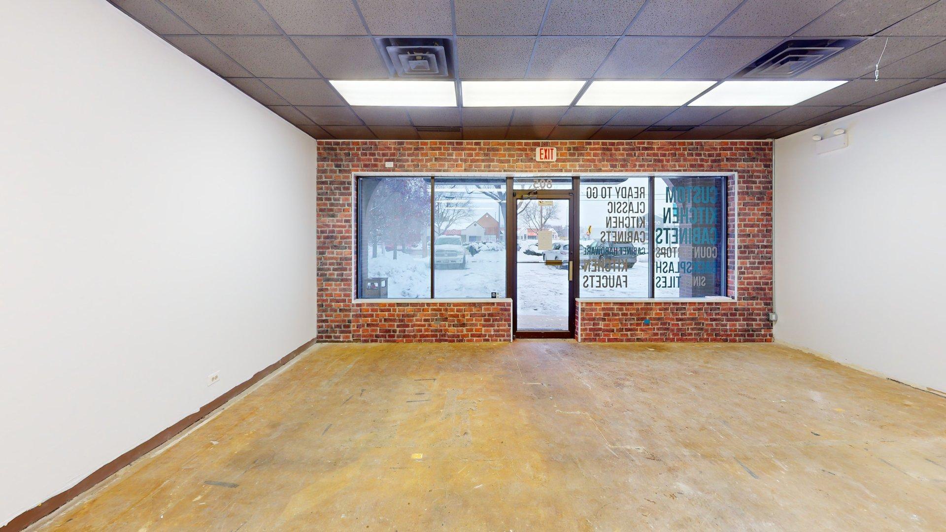 805-815 E Rand Rd, Arlington Heights, IL to rent Interior Photo- Image 1 of 11