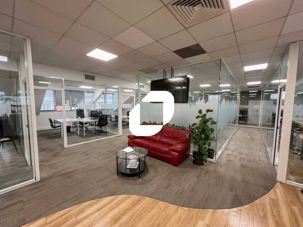 Location Bureaux 297 m² - Photo 1