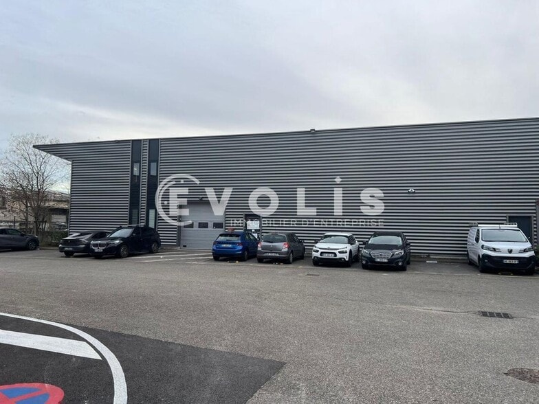 Light Industrial in Vénissieux for sale - Building Photo - Image 3 of 14