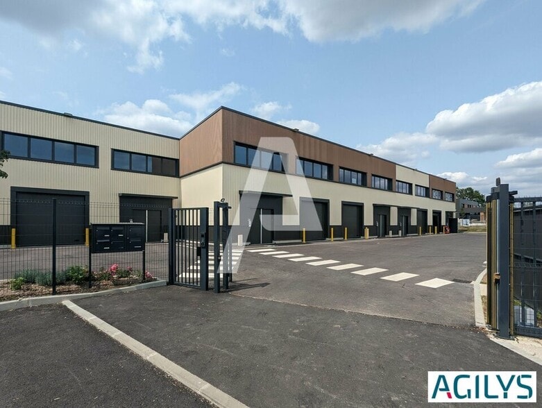 2-4 Rue Sébastienne Guyot, Marcoussis to rent - Building Photo - Image 1 of 14