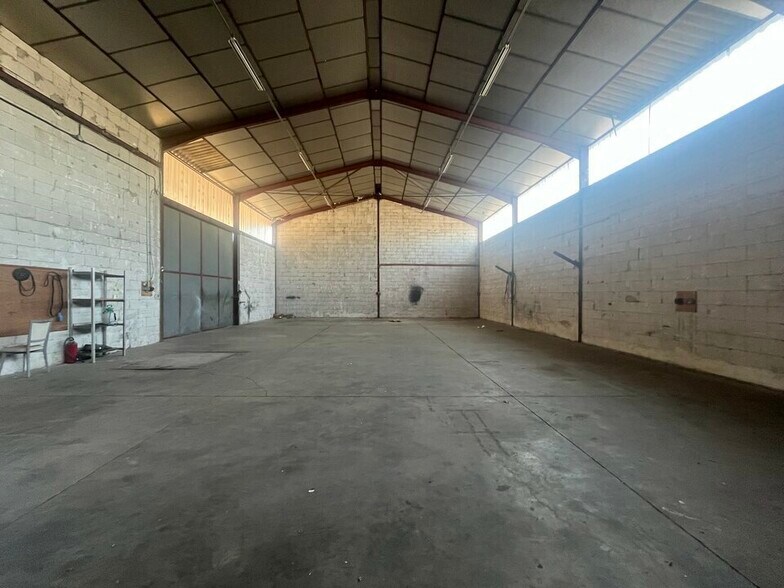 Light Industrial in PLAN-D'ORGON for sale - Interior Photo - Image 1 of 11