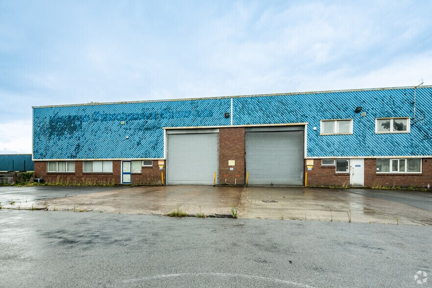 Hutton St, Blackburn to rent - Building Photo - Image 2 of 5