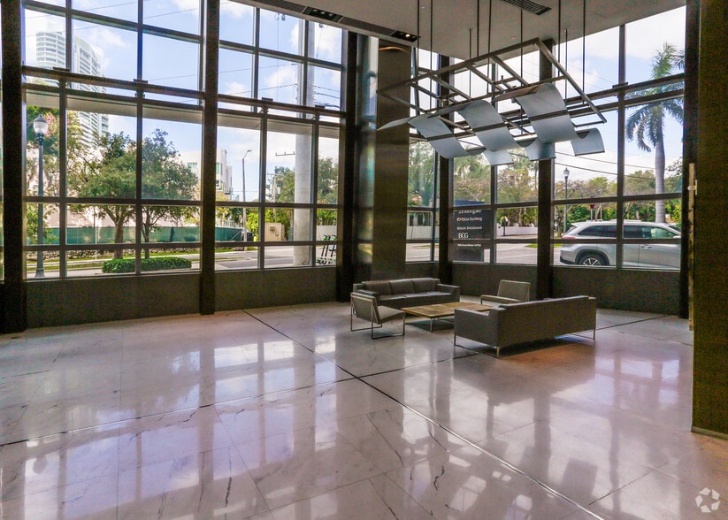 1450 Brickell Ave, Miami, FL for rent - Lobby - Image 3 of 10