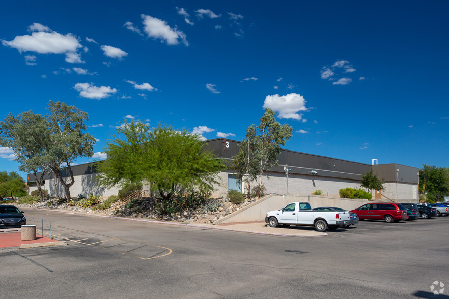 2380 E Medina Rd, Tucson, AZ for rent - Building Photo - Image 1 of 7