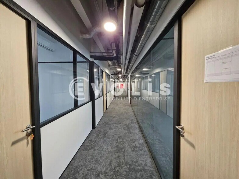 Office in Vanves to rent - Building Photo - Image 3 of 49