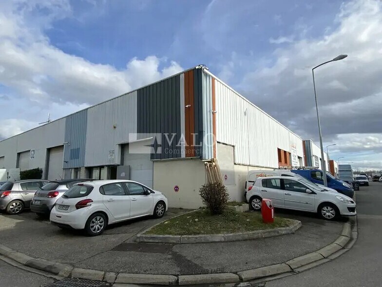 Light Industrial in Vénissieux to rent - Building Photo - Image 2 of 10