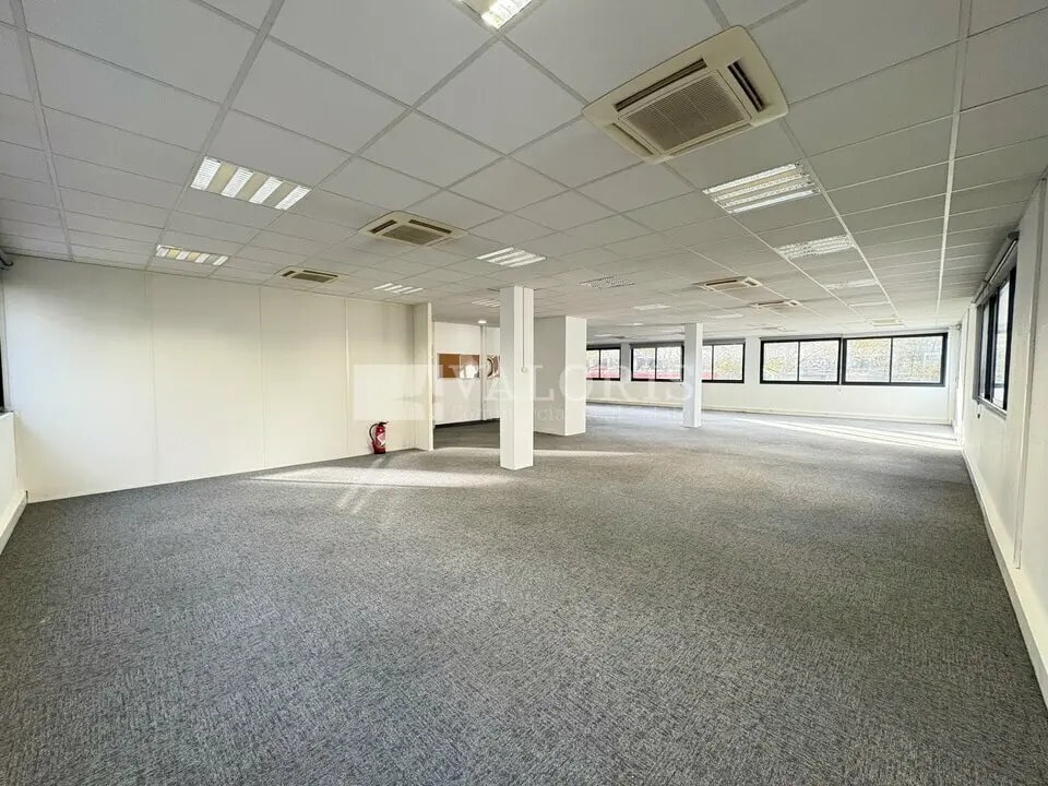 Office in Villeurbanne to rent Interior Photo- Image 1 of 9