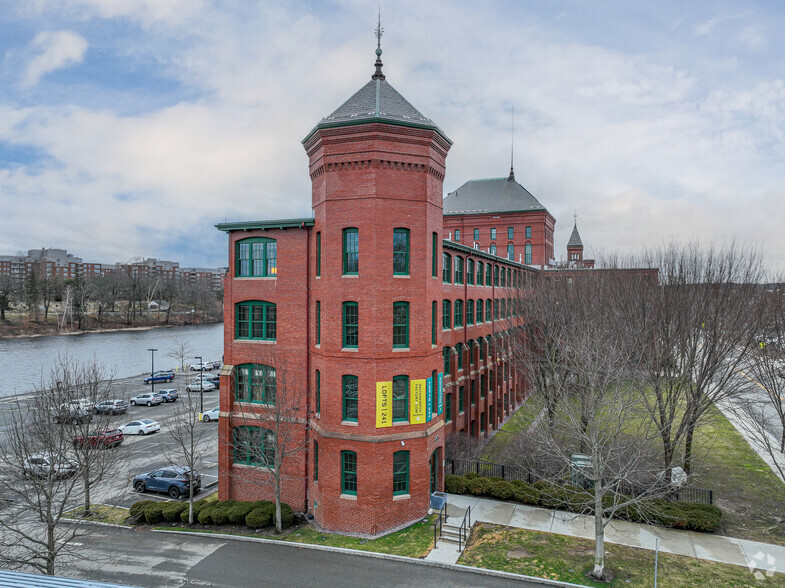 221-257 Crescent St, Waltham, MA for rent - Building Photo - Image 1 of 5