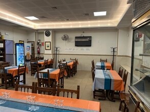 Retail in Madrid, Madrid to rent Interior Photo- Image 2 of 11