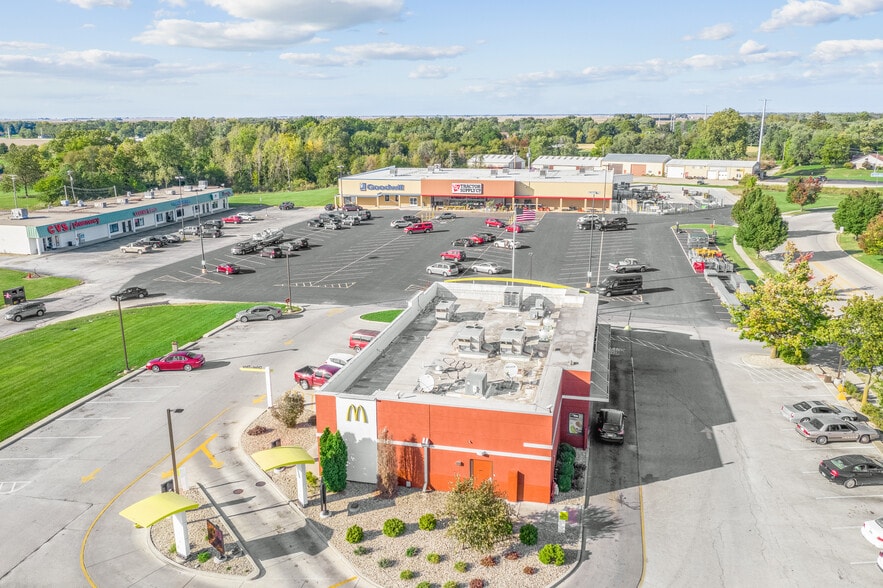 10 Clinton Plz, Clinton, IL for sale - Building Photo - Image 2 of 8