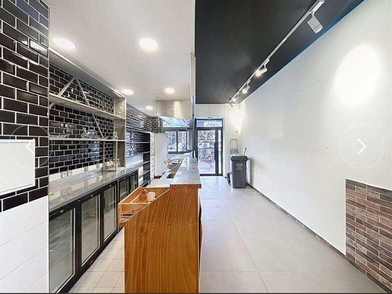 Retail in Paris to rent - Interior Photo - Image 3 of 6