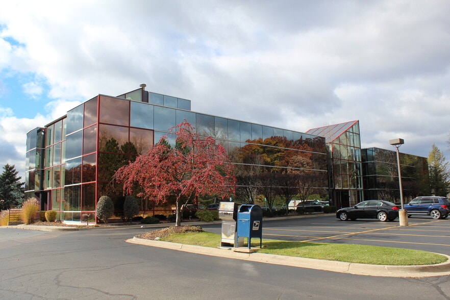 30300 Northwestern Hwy, Farmington Hills, MI to rent - Building Photo - Image 1 of 3