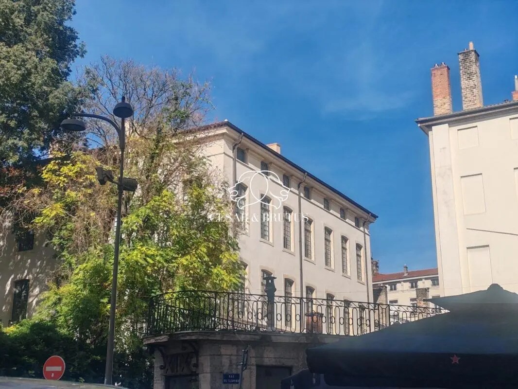 Retail in Lyon to rent Building Photo- Image 1 of 2