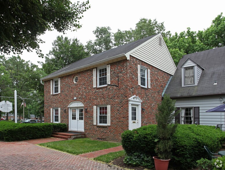 1680 Village Green, Crofton, MD for rent - Building Photo - Image 1 of 12