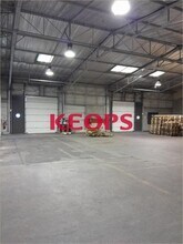Light Industrial in Toulouse for sale Interior Photo- Image 2 of 2