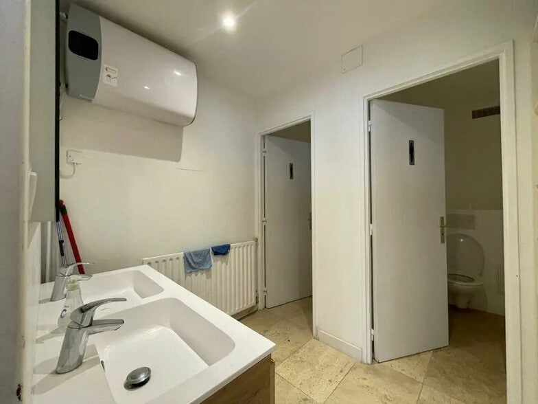 Office in Bordeaux to rent - Building Photo - Image 3 of 4