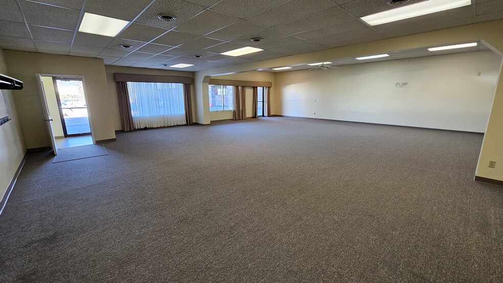 245 Broadway Ave S, Cokato, MN for rent - Interior Photo - Image 3 of 10