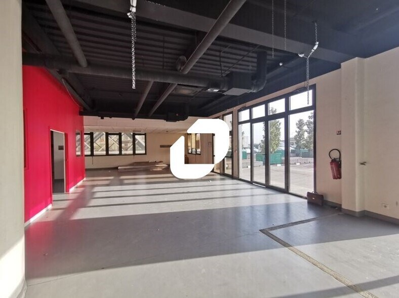 Light Industrial in Arcueil to rent - Interior Photo - Image 3 of 41