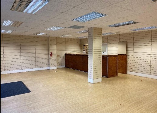 Pelman Way, Epsom to rent Interior Photo- Image 1 of 2