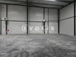 Light Industrial in Villebon-sur-Yvette for sale Interior Photo- Image 2 of 3