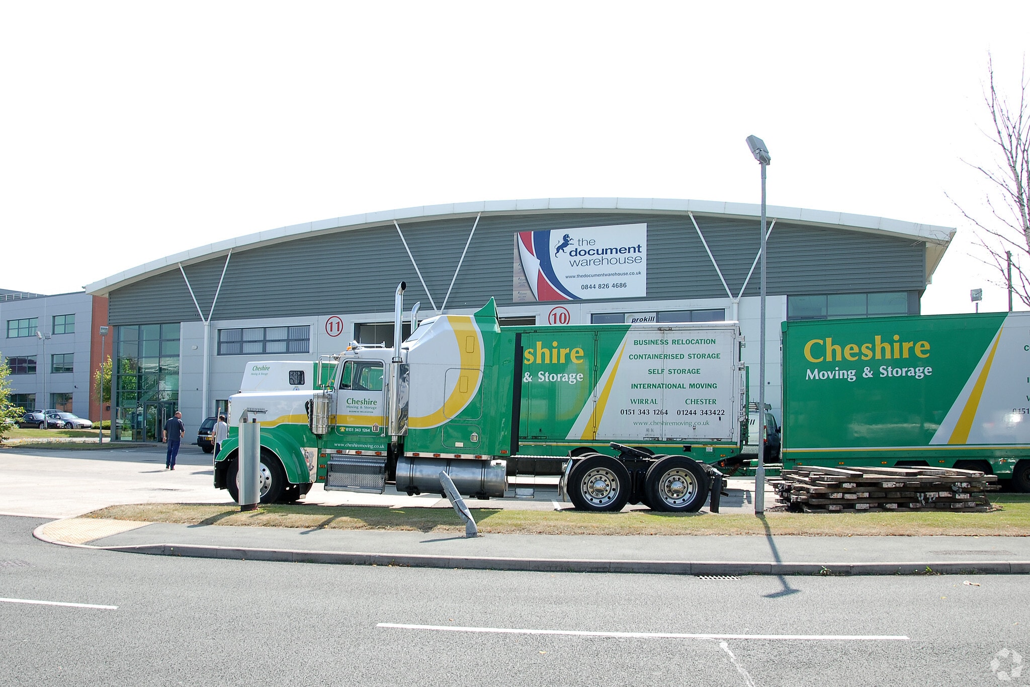 Old Hall Rd, Wirral to rent Primary Photo- Image 1 of 5