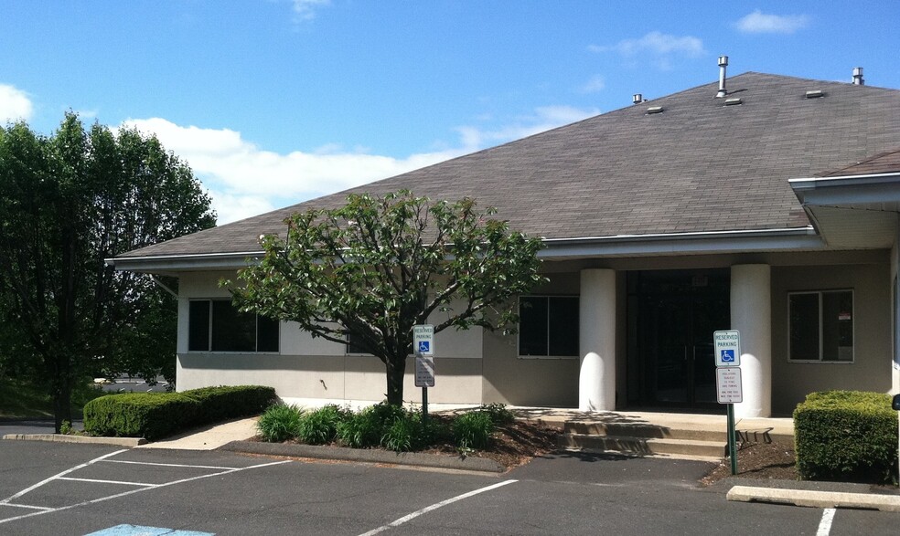 400 N Buckstown Rd, Langhorne, PA for rent - Building Photo - Image 3 of 18