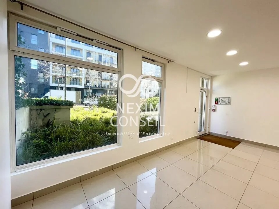 Vente Bureaux 69 m² - Photo 1