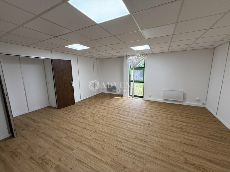 Office in Lognes to rent - Interior Photo - Image 2 of 9