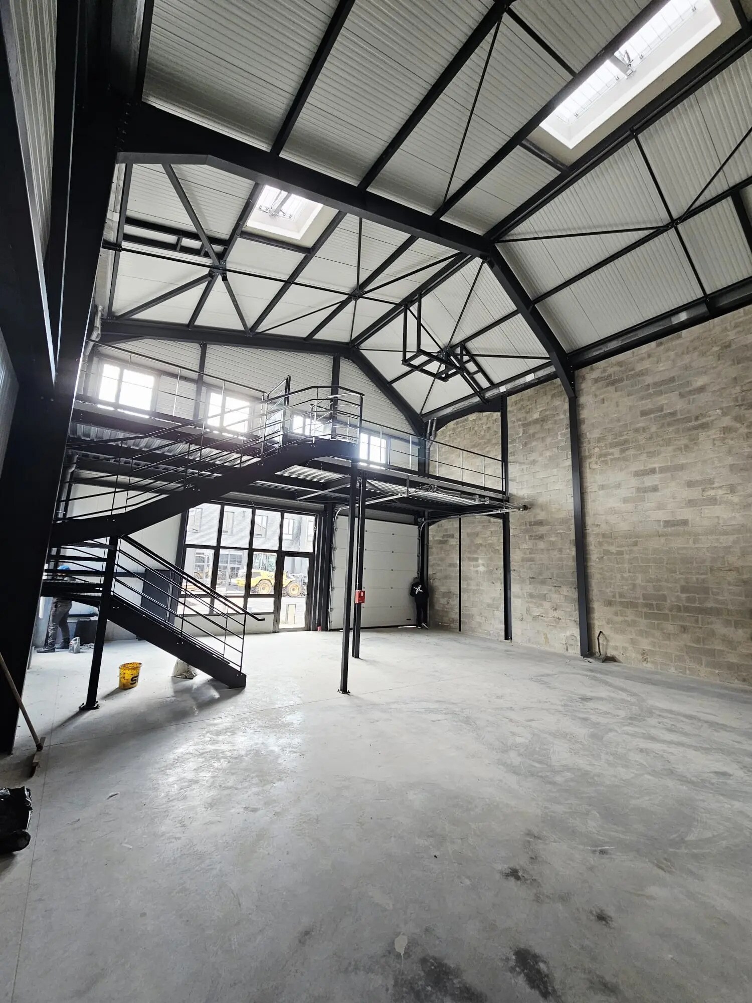 Light Industrial in Groslay for sale Interior Photo- Image 1 of 31