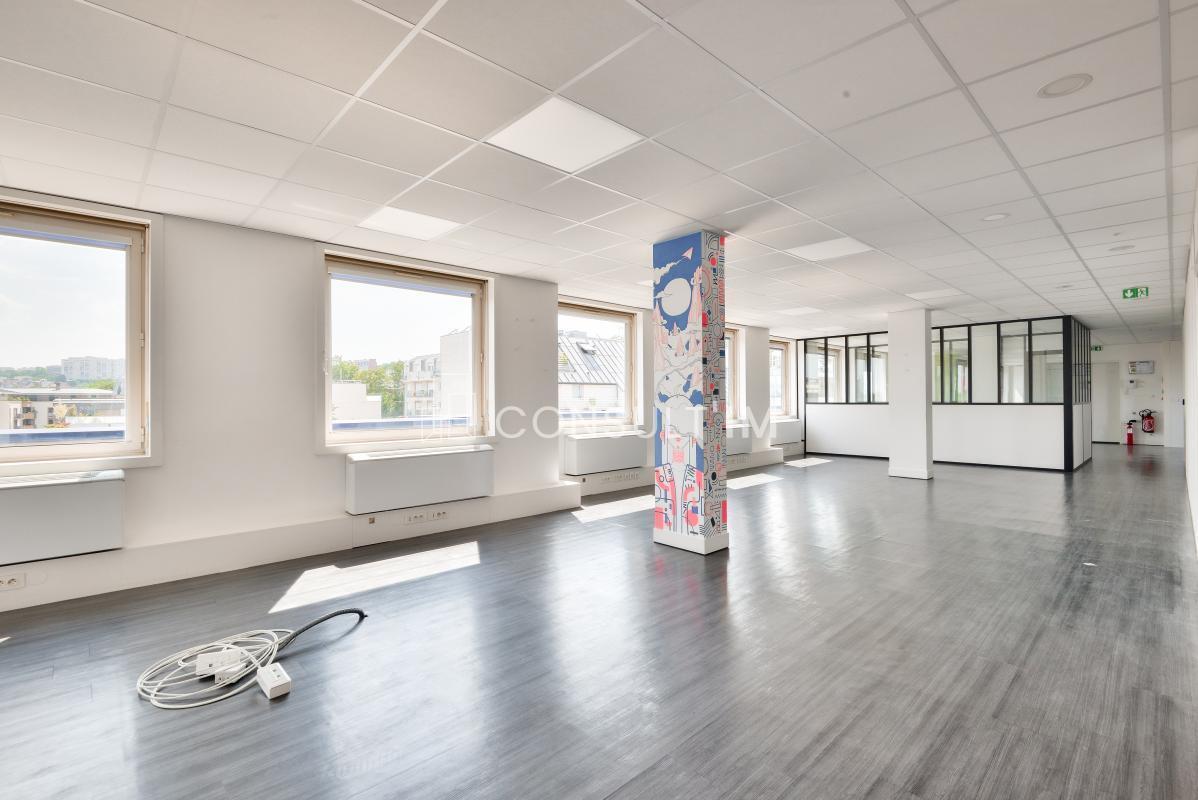 Office in Suresnes to rent Interior Photo- Image 1 of 7