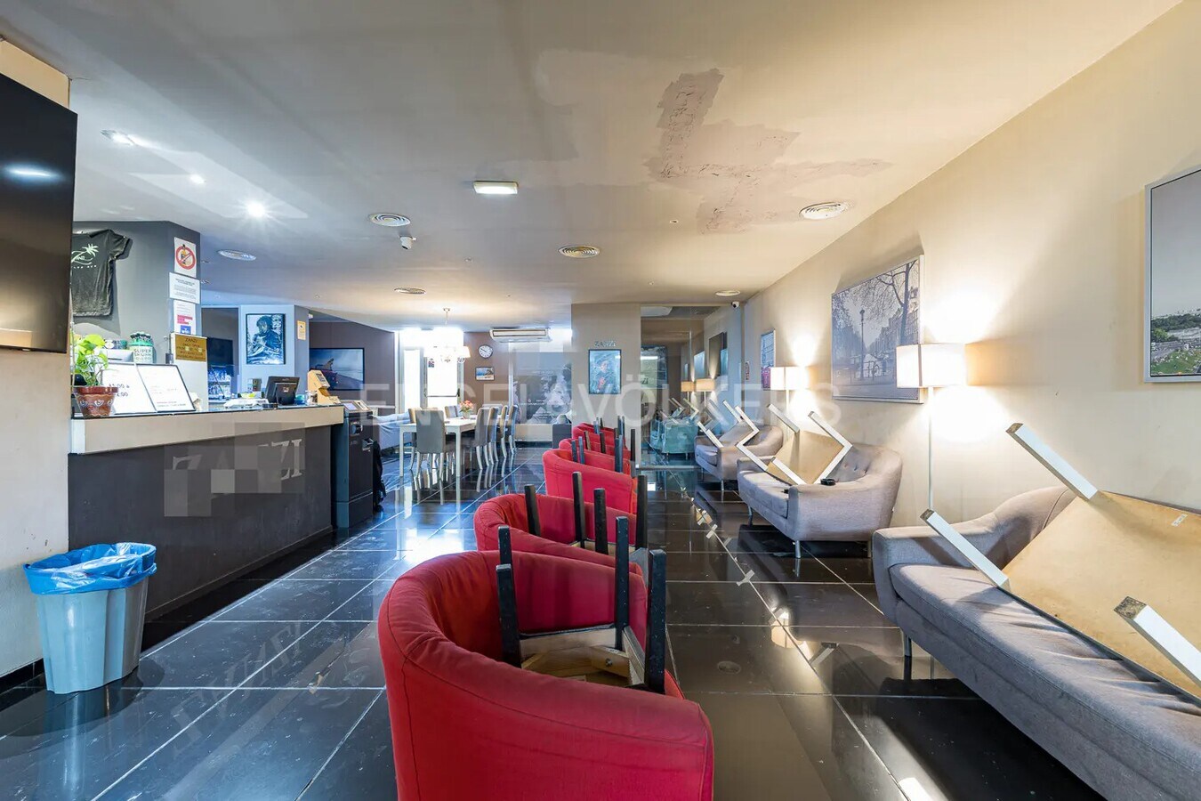 Barcelona, BAR 08005 - Unit - -  - Interior Photo - Image 1 of 8