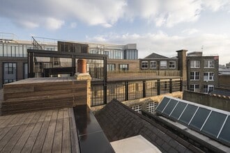 10-11 Clerkenwell Green, London to rent Building Photo- Image 2 of 3