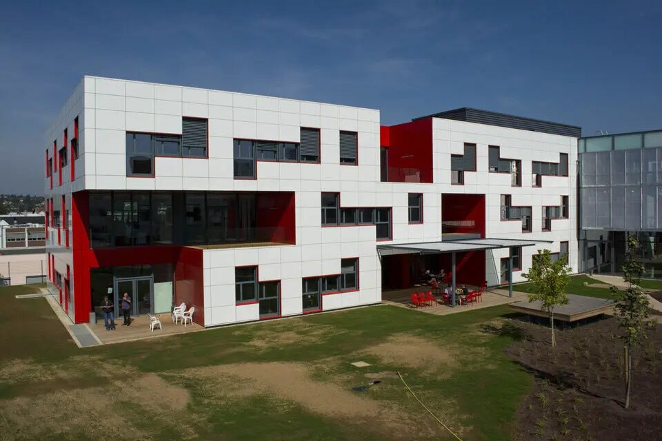 Office in Dardilly to rent Building Photo- Image 1 of 14