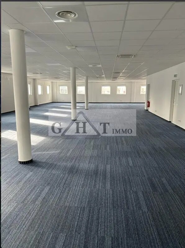 Location Bureaux 600 m² - Photo 1