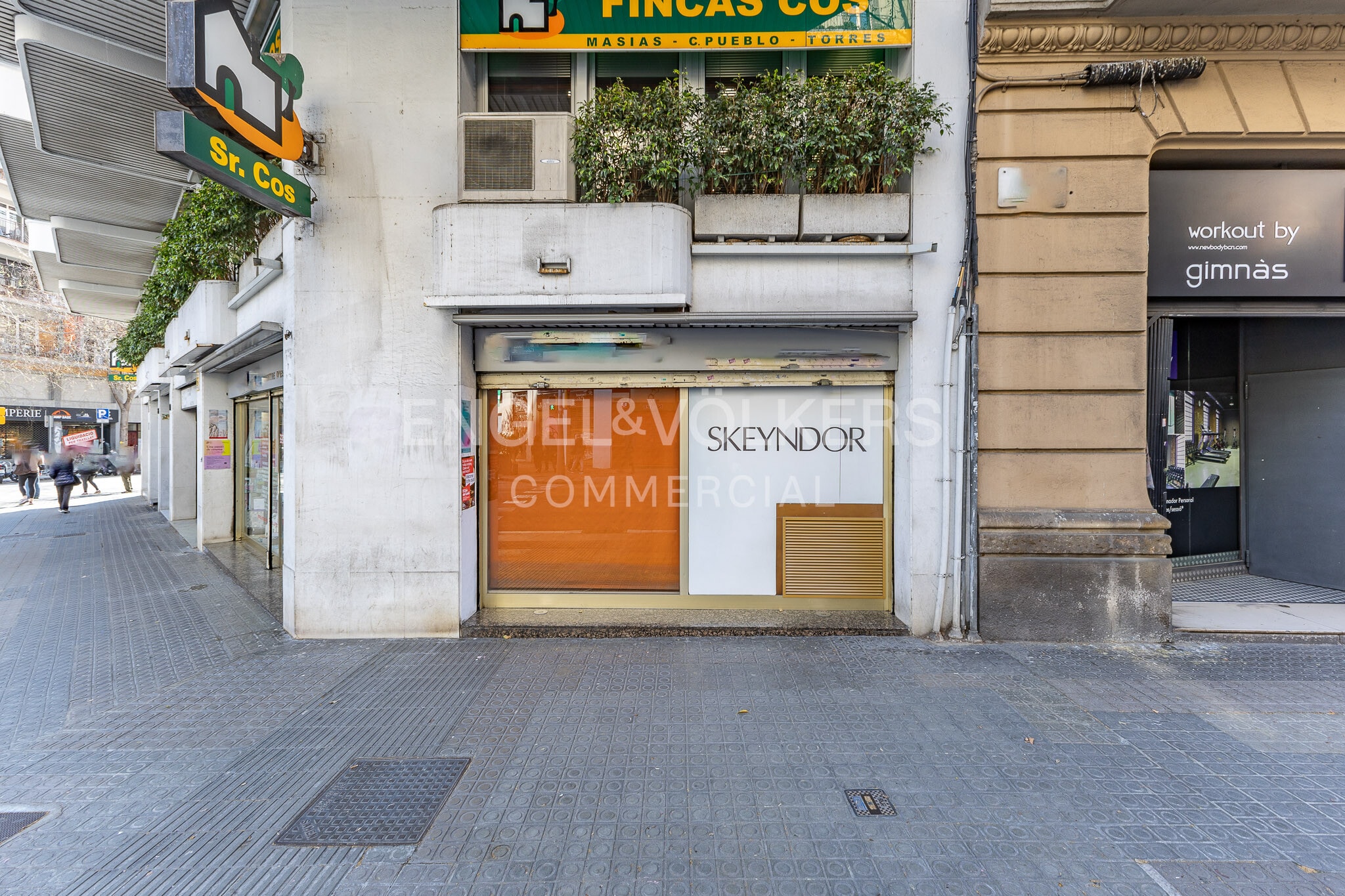 Retail in Barcelona, Barcelona to rent Primary Photo- Image 1 of 10