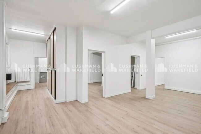 Location Bureaux 369 m²