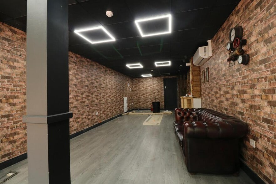 186 High St, Bloxwich to rent - Building Photo - Image 3 of 15