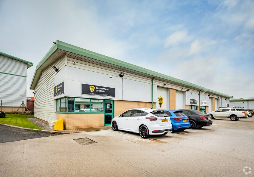 Lamplight Way, Manchester to rent - Primary Photo - Image 1 of 4