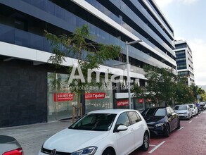 Retail in Sant Just Desvern, Barcelona to rent Interior Photo- Image 2 of 7