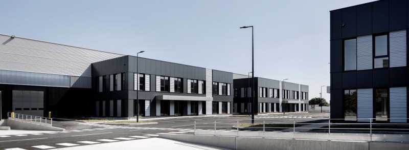 Light Industrial in Le Bourget to rent - Building Photo - Image 1 of 5