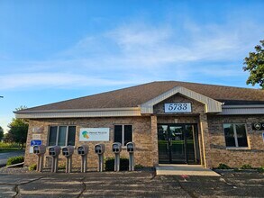 5793 W Grande Market Dr, Appleton, WI for rent Building Photo- Image 1 of 11