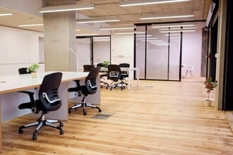 11-23 Downham Rd, London to rent Building Photo- Image 1 of 14