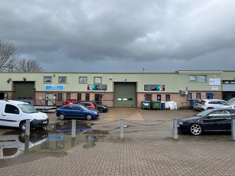 12-12 Steel Close, Eaton Socon for sale - Building Photo - Image 2 of 3