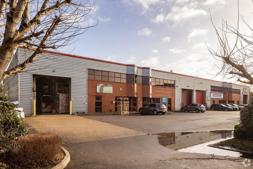 10 Station Rd, Reading to rent - Building Photo - Image 3 of 5