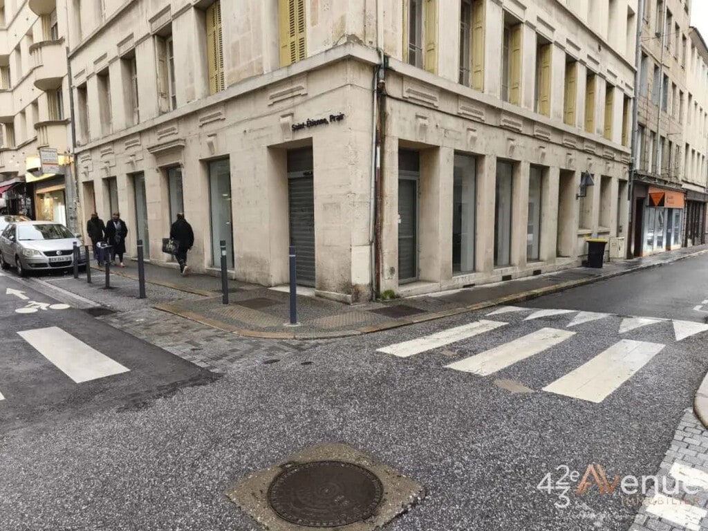 Vente Local d'activités 240 m² - Photo 1