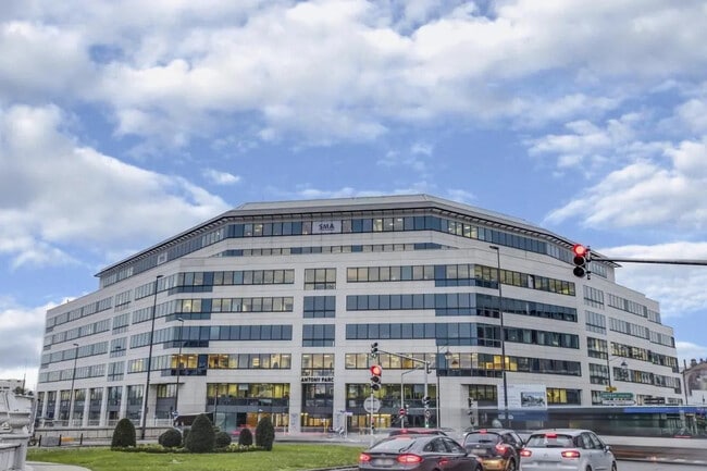 Location Bureaux 76 m² à 10 569 m²