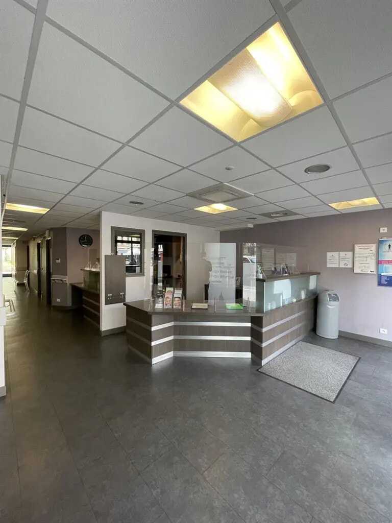 Location Commerce 390 m² - Photo 1