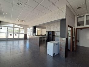 Retail in Santa Pola, Alicante to rent Interior Photo- Image 2 of 7