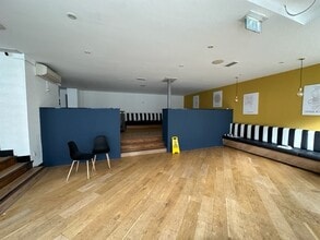 16-18 High St, Warwick to rent Interior Photo- Image 2 of 5