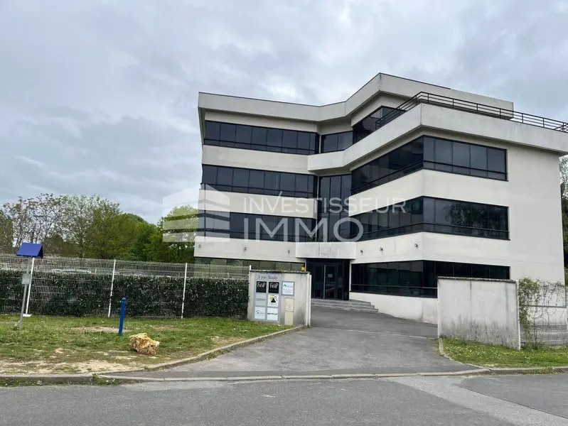 Office in Saint-Michel-sur-Orge to rent Building Photo- Image 1 of 2